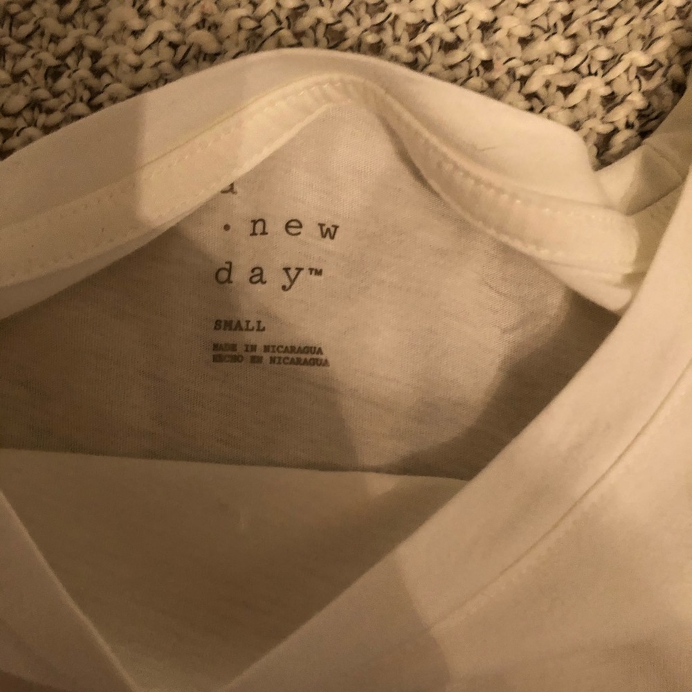 Target white top - Picture 2 of 2